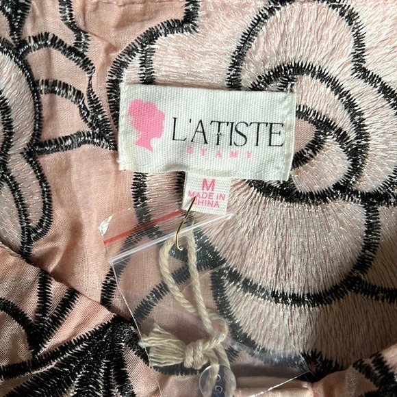 L’Atiste by Amy embroidered lacey off the shoulder crop top size Medium - Picture 2 of 10